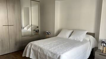 Strykjärn/strykbräda, wi-fi och sängkläder