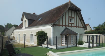 Holiday Home 'Gîte Le Rabelais' with Private Pool, Private Terrace and Wi-Fi