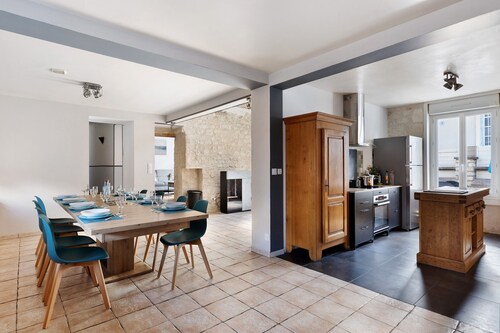 Gîte Le Rabelais avec piscine privée, terrasse et Wi-Fi à Thésée, Val de Loire