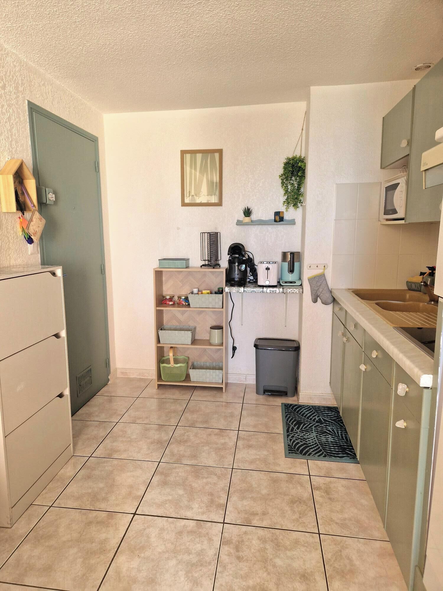 Kühlschrank, Mikrowelle, Ofen, Geschirrspüler