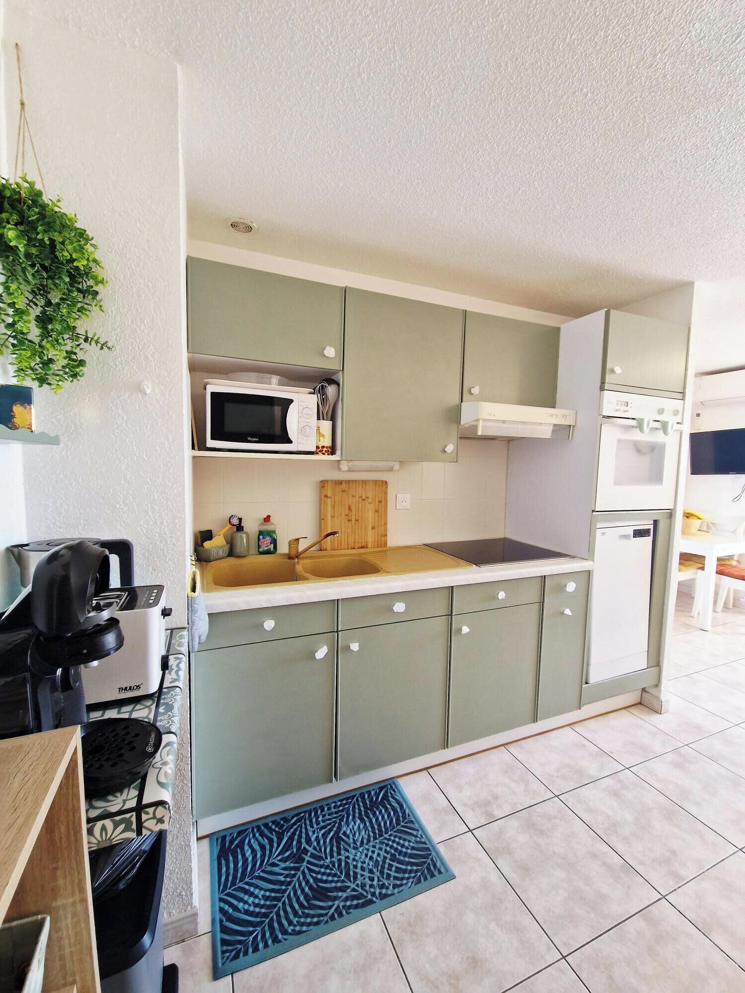 Fridge, microwave, oven, dishwasher
