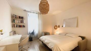 1 soverom, strykejern/-brett og sengetøy