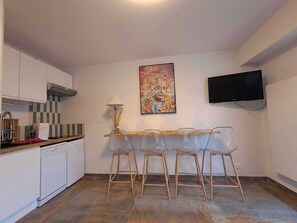Kühlschrank, Mikrowelle, Ofen, Geschirrspüler