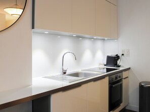 Fridge, oven, dishwasher, coffee/tea maker - Bright apartment in the heart of Paris (Paris)