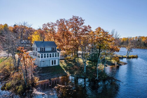 Cozy Lakehouse with Game Room