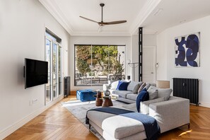 Smart TV - Waou Gran Via Terraces Penthouse - Short Term (Madrid)