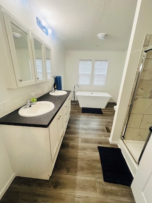 Shower, towels, soap, toilet paper - 4/2 Home with Hot Tub near Crystal Mountain, Interlochen Arts Academy, and TC (Thompsonville)