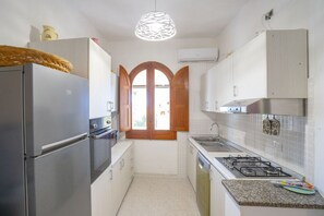 Fridge, oven, dishwasher, coffee/tea maker - Villa Laura con piscina privata (Capo Vaticano)