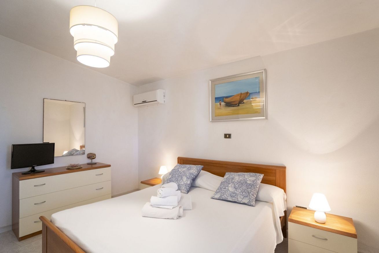 3 chambres, coffres-forts dans les chambres, fer et planche à repasser