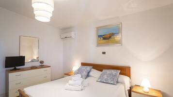 3 chambres, coffres-forts dans les chambres, fer et planche Ă repasser