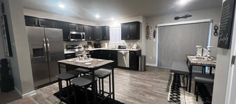 Roomy Getaway: Elevate Your Stay, 6 Mins to RIC!