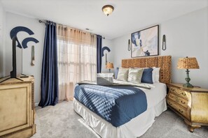 4 bedrooms, desk, WiFi - Elegant Retreat: Spacious with Outdoor Fireplace (Richmond)