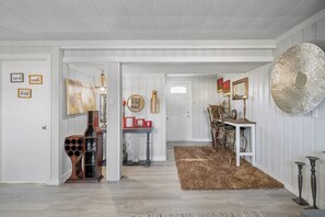 Interior - Stylish Haven 11 Minutes from the Richmond Airport (Richmond)