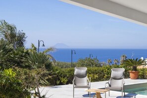Terrace/patio - Enotria Villa - Villa Tramonto sullo Stromboli - Con piscina privata (Capo Vaticano)