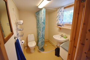 Shower, soap, toilet paper - Swedish dream in a secluded location (Östrahult)