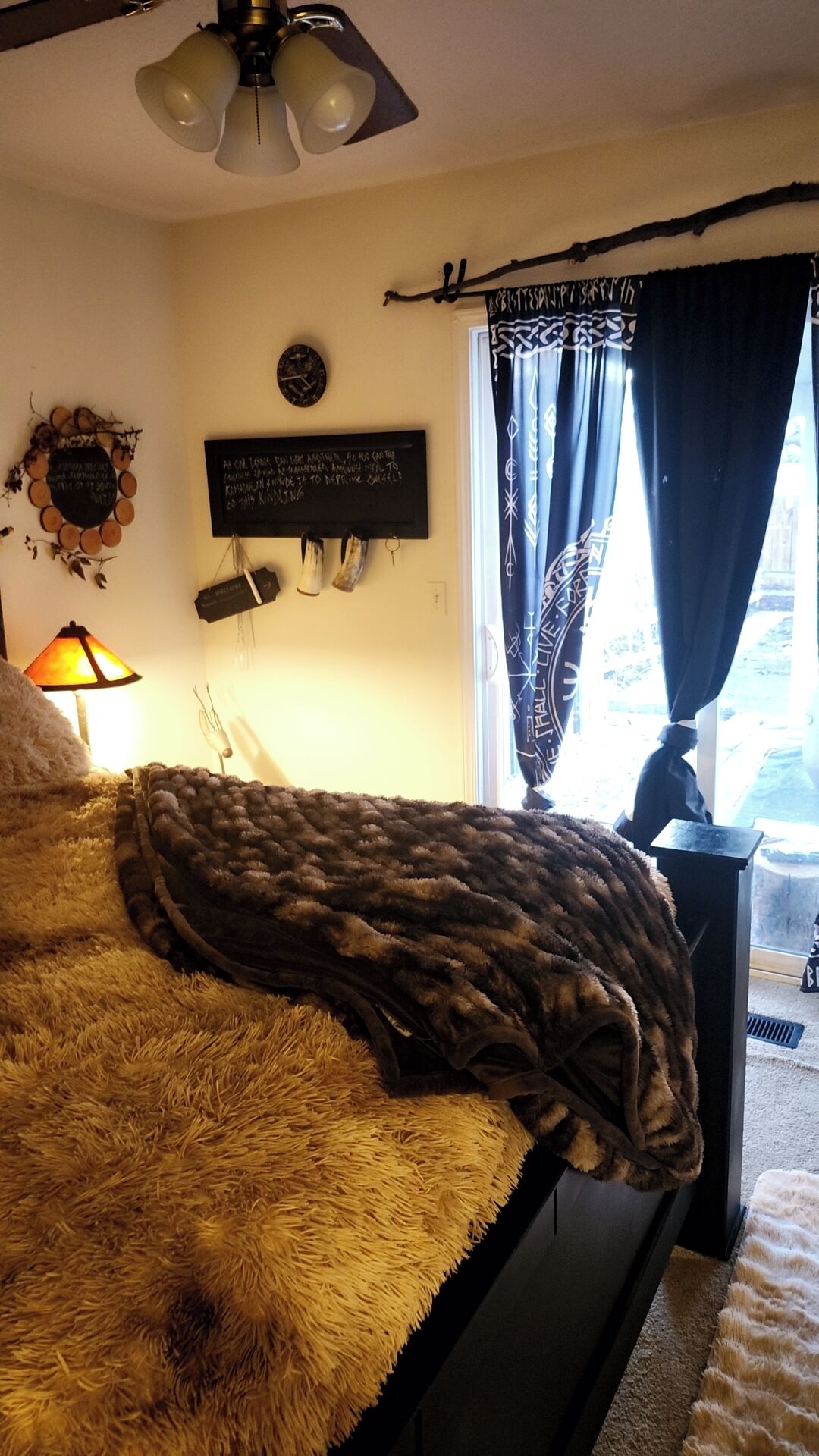 Työpöytä, ilmainen Wi-Fi, vuodevaatteet