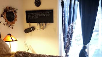 Työpöytä, ilmainen Wi-Fi, vuodevaatteet