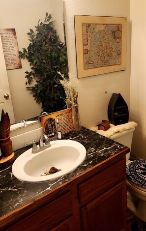 Pyyhkeet, saippua, vessapaperi