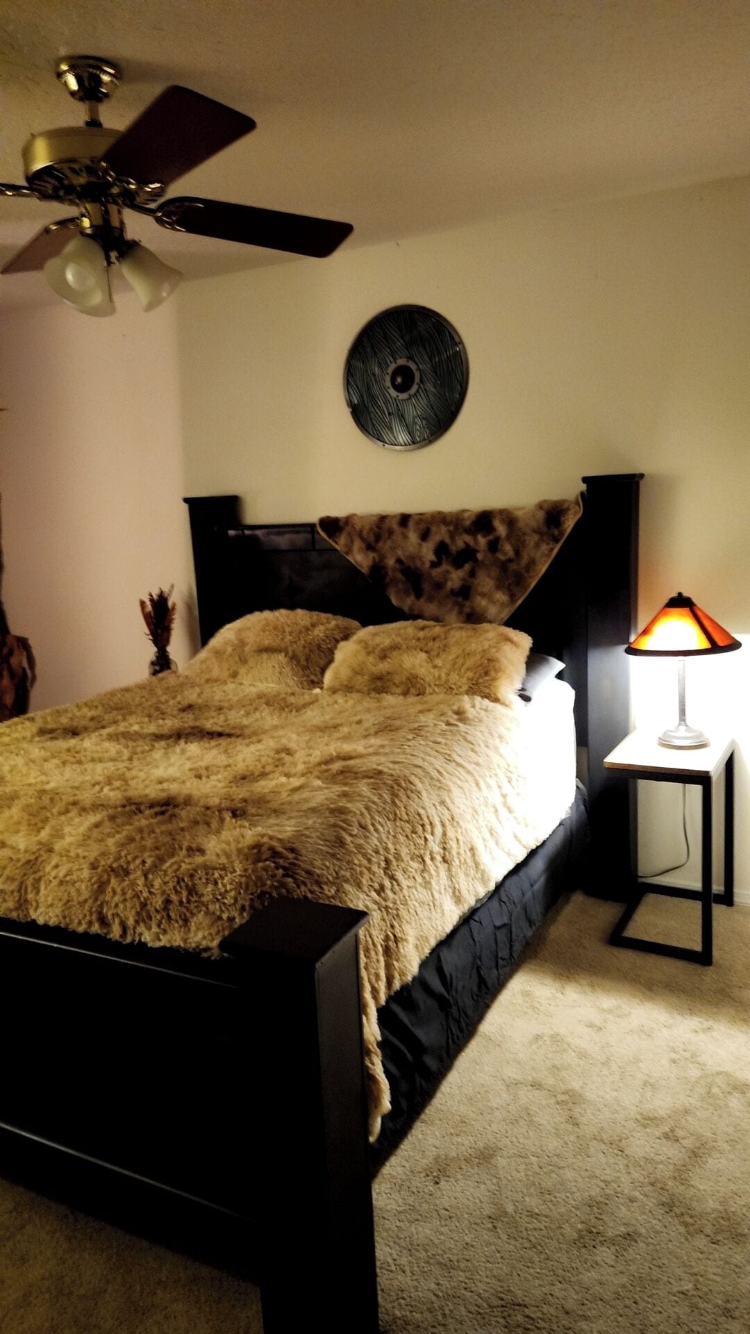 Työpöytä, ilmainen Wi-Fi, vuodevaatteet