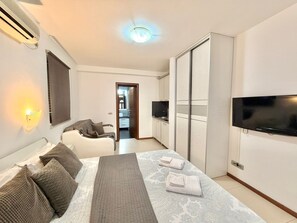 Familie-studiolejlighed - balkon | Skrivebord, arbejdsområde til bærbare computere, gratis Wi-Fi