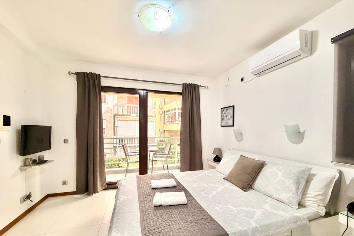 Comfort Studio, Balcony | Desk, laptop workspace, WiFi (free)