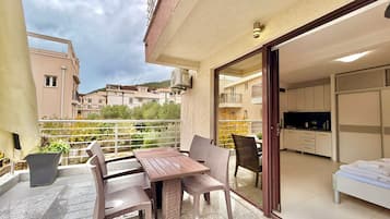 Deluxe Studio, Balcony | Balcony