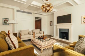 TV - Mayfair Luxury 3BR at SLO Claridge House (London)