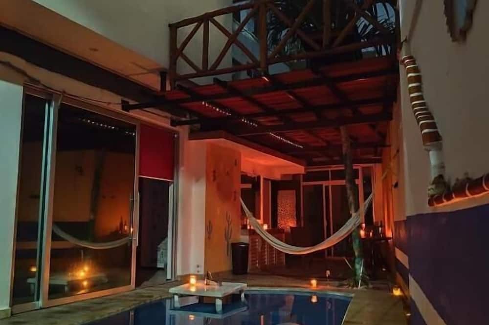 Cancún Hotel Boutique & Hostel