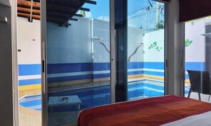 Deluxe Double Room, Balcony, Pool View | Soundproofing, iron/ironing board, free WiFi - Cancún Hotel Boutique & Hostel (Cancún)