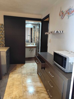 Sistema de insonorización, tabla de planchar con plancha y wifi gratis 