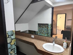 Bathroom - Cancún Hotel Boutique & Hostel (Cancún)