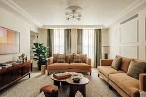 TV - SLO Claridge House: Stunning 2BR in Mayfair (London)