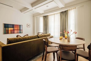 Dining - SLO Claridge House: 2BR apartment Mayfair (London)