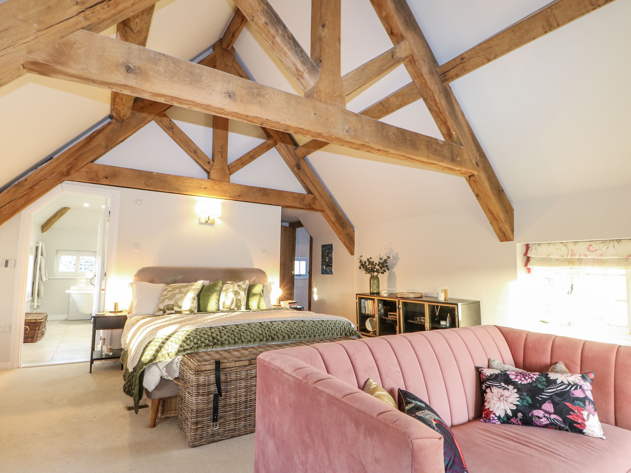 7 bedrooms, individually decorated, individually furnished, free WiFi
