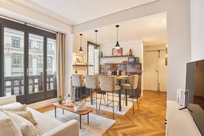 Interior - Elegant Apartment - Montorgueil - Le Marais (Paris)