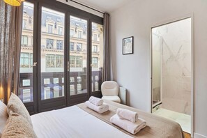 2 chambres, fer et planche à repasser, Wi-Fi, draps fournis