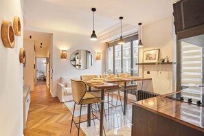 Dining - Elegant Apartment - Montorgueil - Le Marais (Paris)