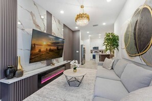 Smart TV - Paradiso Grande 5BR Home w Pool, Mario Game Room (Orlando)