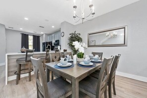 Dining - Vista Cay 3BR Townhome- Near Universal (Orlando)