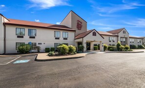 Exterior - Comfortable & Affordable Stay w/ Free Parking Near I-24, Stones River Mall (Rutherford County)