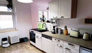 Kühlschrank, Herdplatte, Geschirrspüler