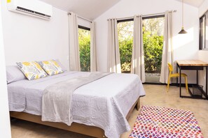 Iron/ironing board, free WiFi, bed sheets - LIV 1 - Studio apartment. Minutes away from the best beaches of Guanacaste. (Provincia de Guanacaste)