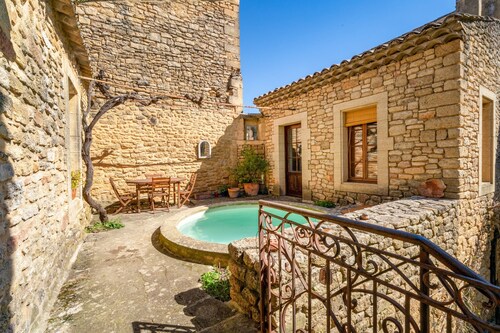 Guest Room “Room 1” with Shared Pool, Communal Terrace, and Wi-Fi