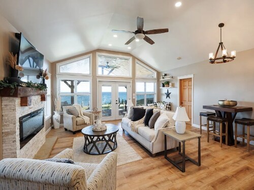 A peaceful getaway awaits at this beautiful guest house located on Lake Ontario