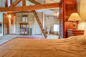 WiFi, bed sheets - Bed and Breakfast 'Chambre 3' with Shared Pool, Shared Terrace and Wi-Fi (Vers Pont du Gard)