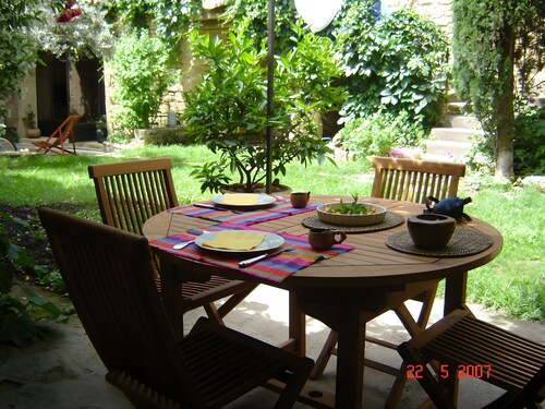 Bed and Breakfast 'Chambre 3' with Shared Pool, Shared Terrace and Wi-Fi