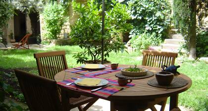 Bed and Breakfast 'Chambre 3' with Shared Pool, Shared Terrace and Wi-Fi