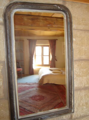 WiFi, bed sheets - Bed and Breakfast 'Chambre 3' with Shared Pool, Shared Terrace and Wi-Fi (Vers Pont du Gard)