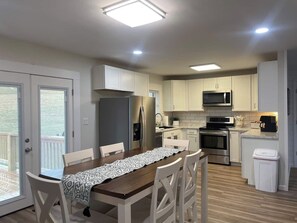 Micro-ondes, four, plaque de cuisson, lave-vaisselle