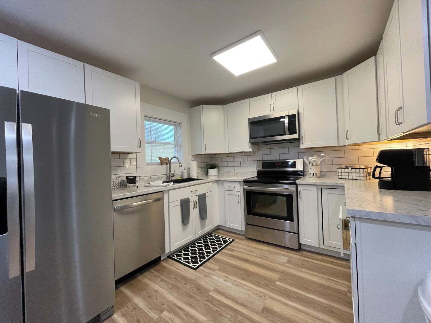 Micro-ondes, four, plaque de cuisson, lave-vaisselle